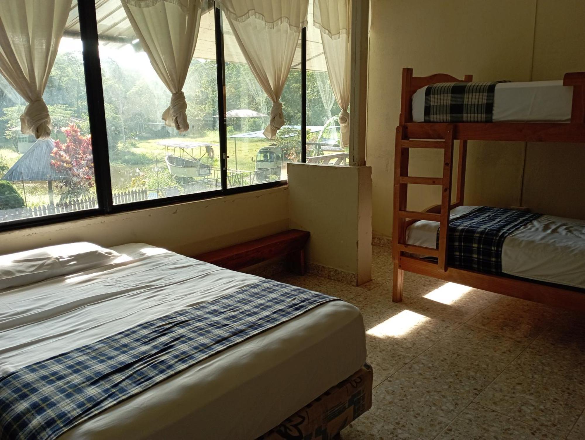 Grand Selva Lodge & Tours Тена Екстер'єр фото